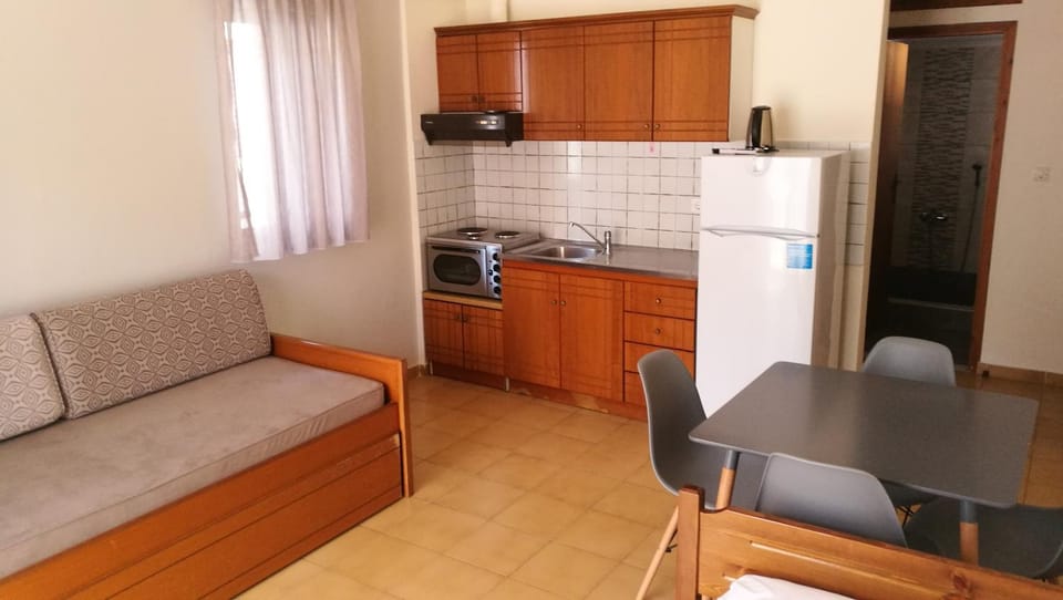 Kitchen or kitchenette, Living room, Dining area