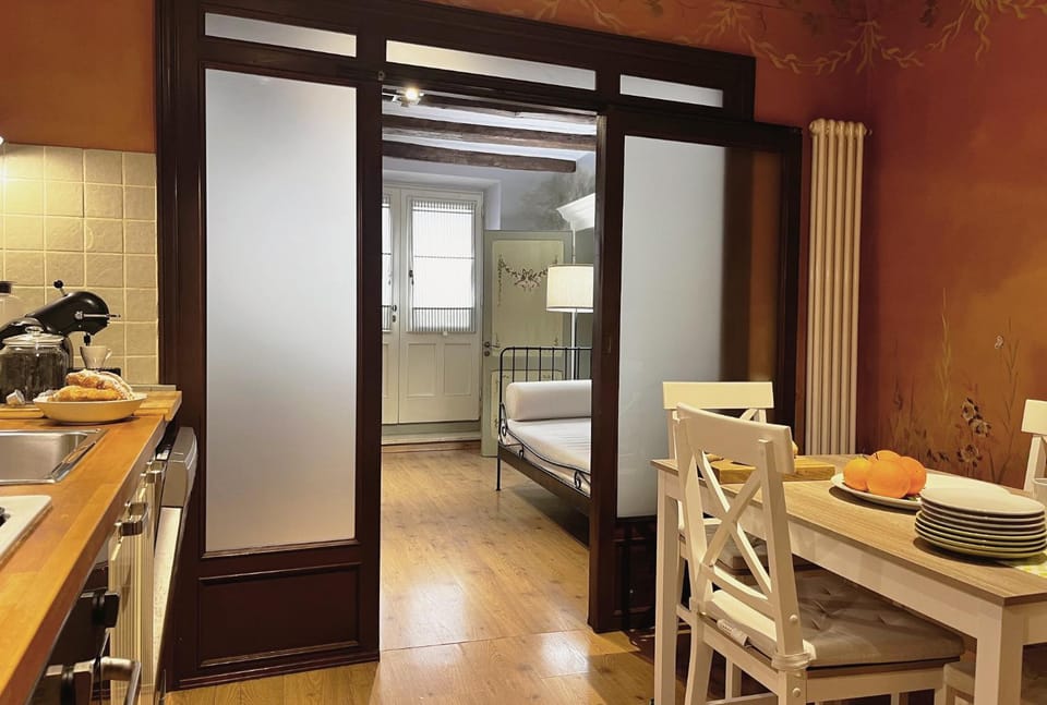 Coffee/tea facilities, Kitchen or kitchenette, Banquet/Function facilities, Dining area