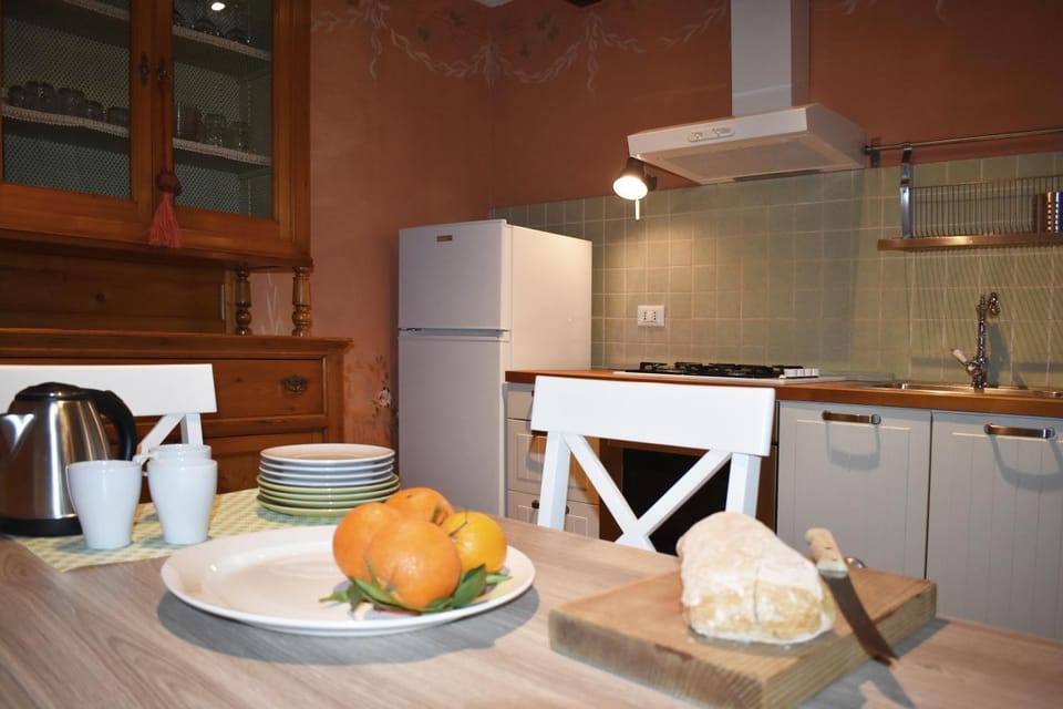 Kitchen or kitchenette, Breakfast, kitchen