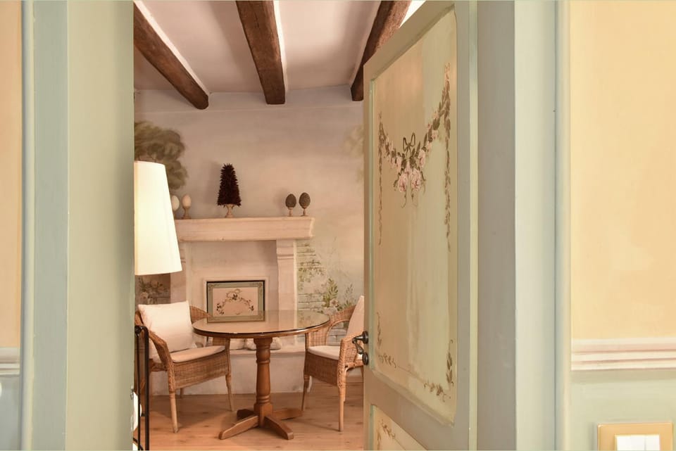 Communal lounge/ TV room, Living room, Decorative detail, Seating area, Dining area