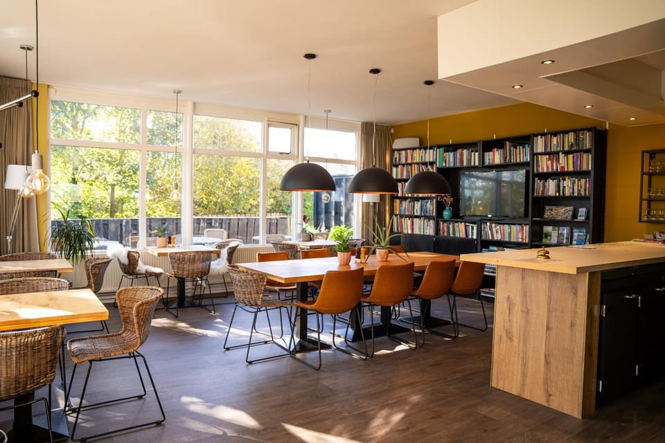 Library, Seating area, Dining area