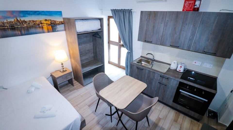 Bed, Kitchen or kitchenette, Photo of the whole room, Bedroom