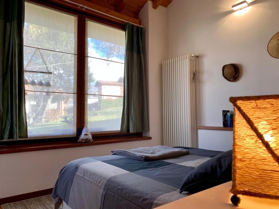 Nearby landmark, Bed, Photo of the whole room, Bedroom, Garden view