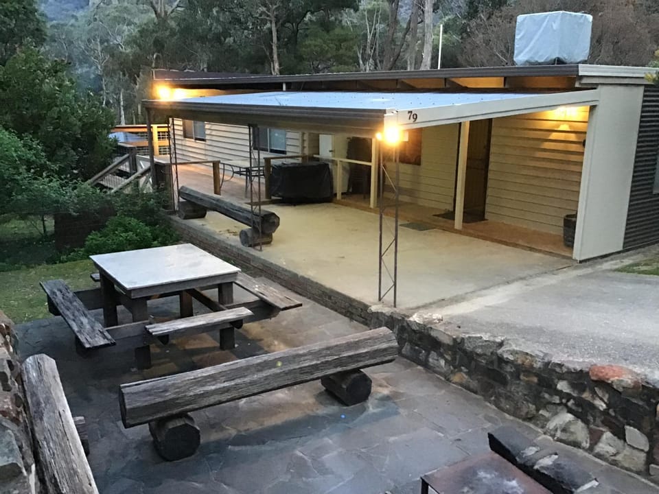 Huntinaddi Lodge House in Halls Gap
