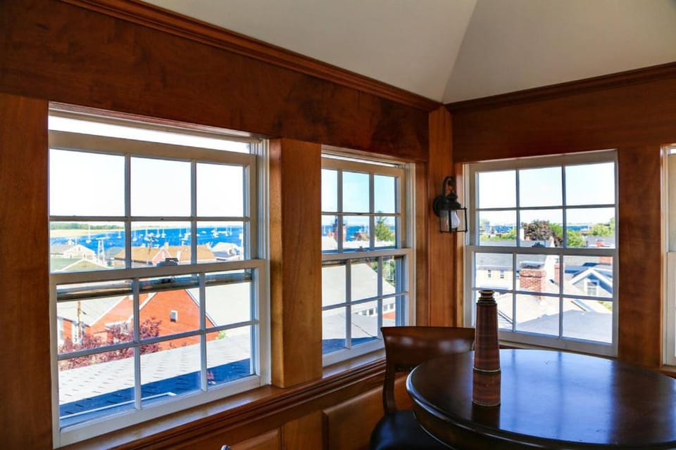 Communal lounge/ TV room, Decorative detail, City view, Garden view, Sea view, Street view