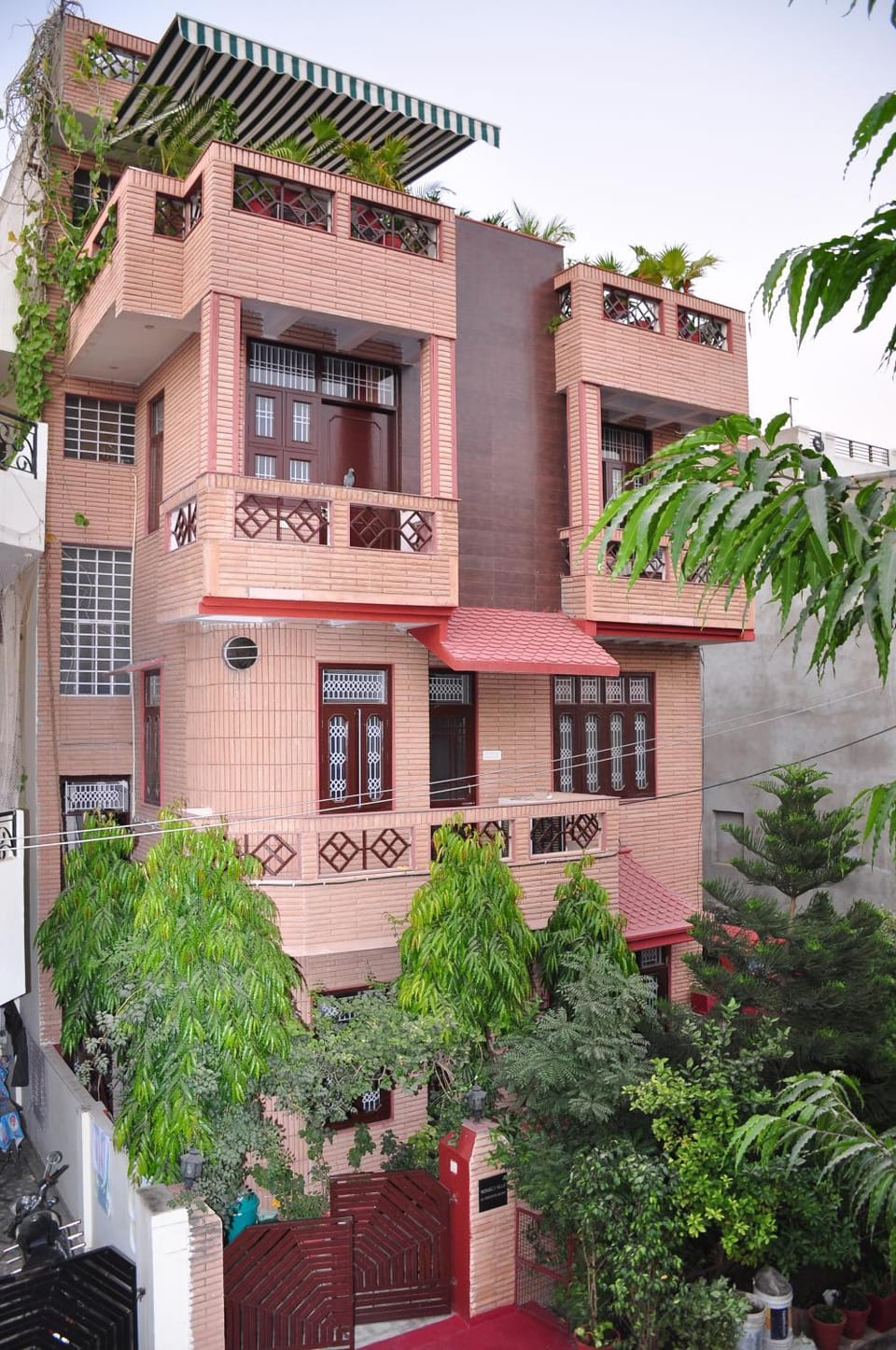 Property building, Facade/entrance