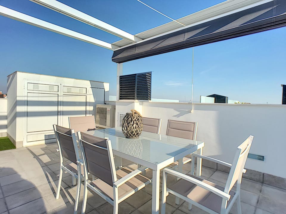 Property building, Balcony/Terrace, Seating area