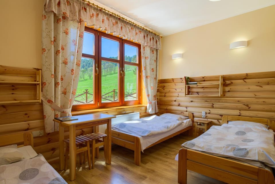 Schronisko PTTK Trzy Korony Bed and Breakfast in Lesser Poland Voivodeship