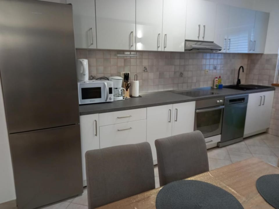 Apartment in Kampor with sea view, terrace, air conditioning, Wi-Fi (4610-5) Apartment in Supetarska Draga