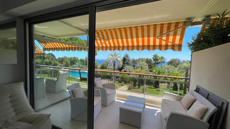 APPARTEMENT 2 chambres vue mer panoramique, proche Croisette Cannes Apartment in Cannes