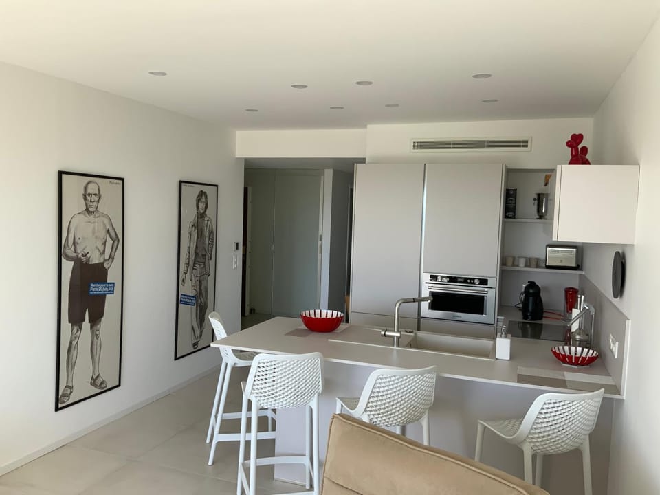 APPARTEMENT 2 chambres vue mer panoramique, proche Croisette Cannes Apartment in Cannes