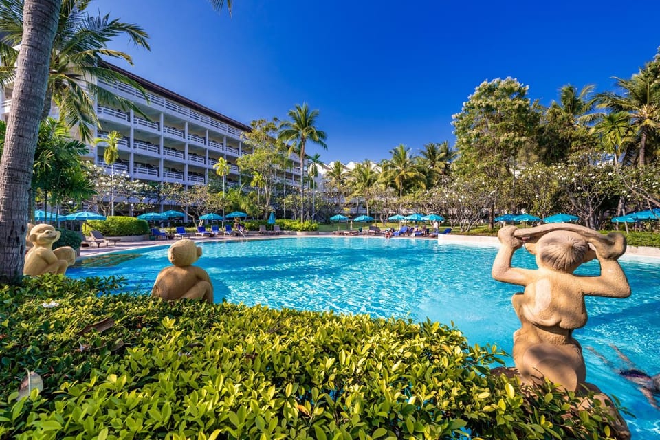 Property building, Day, On site, Swimming pool