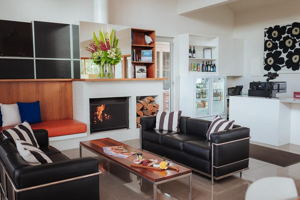 Communal lounge/ TV room, Lobby or reception, Lounge or bar, Food