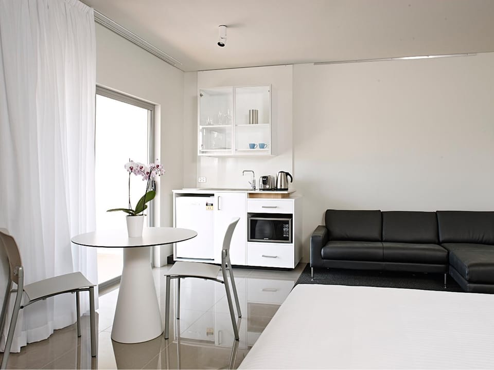 Kitchen or kitchenette, Living room, Dining area
