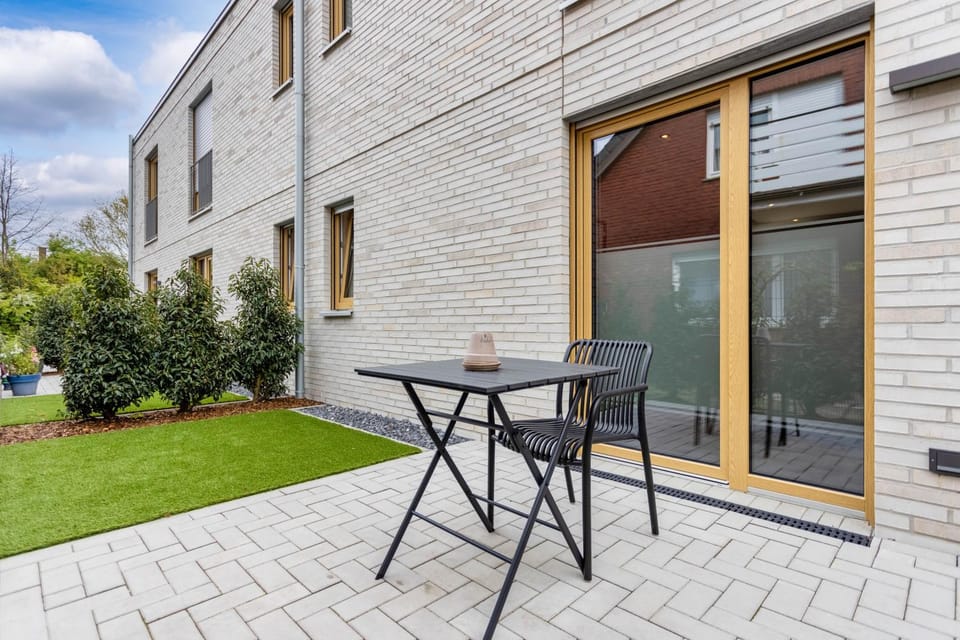 Property building, Spring, Day, Garden, Balcony/Terrace, Dining area, Garden view