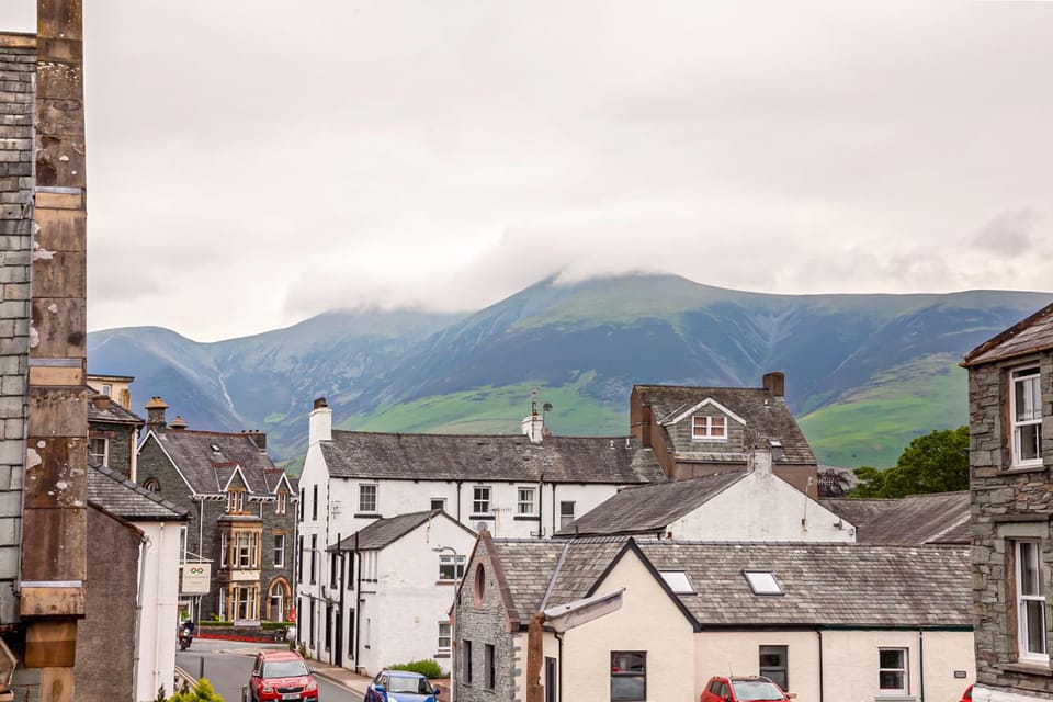 Property building, Neighbourhood, Mountain view