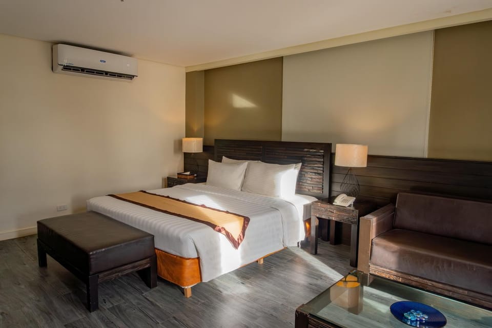Bed, Seating area, Bedroom