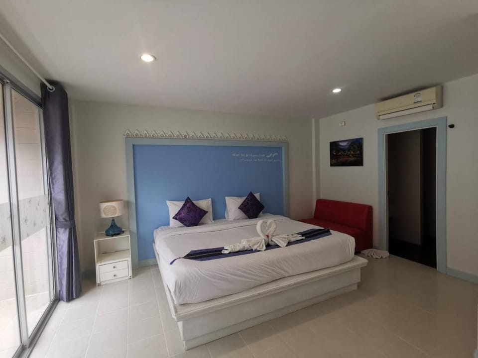 Bed, Photo of the whole room