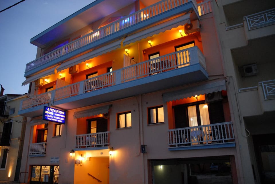Facade/entrance