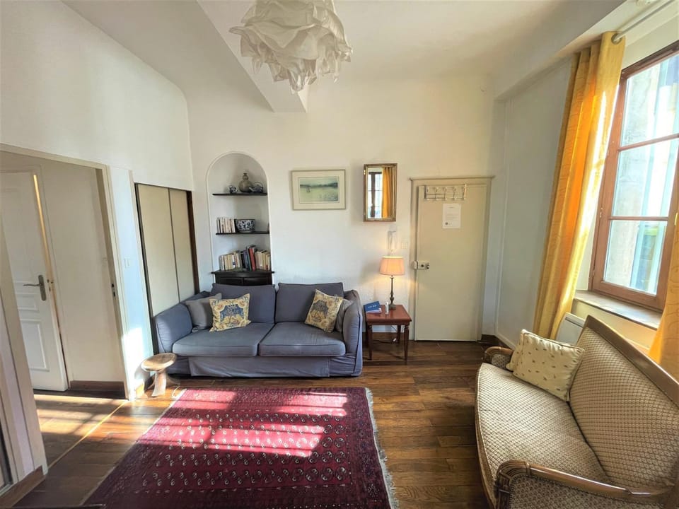 Très bel appartement dijonnais place Wilson GUTEMBERT Apartment in Dijon