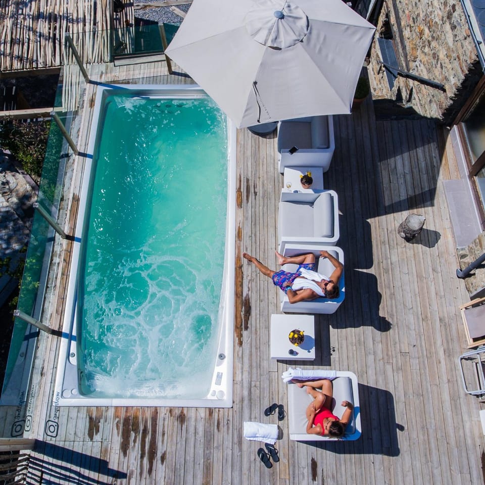 Hot Tub, Swimming pool