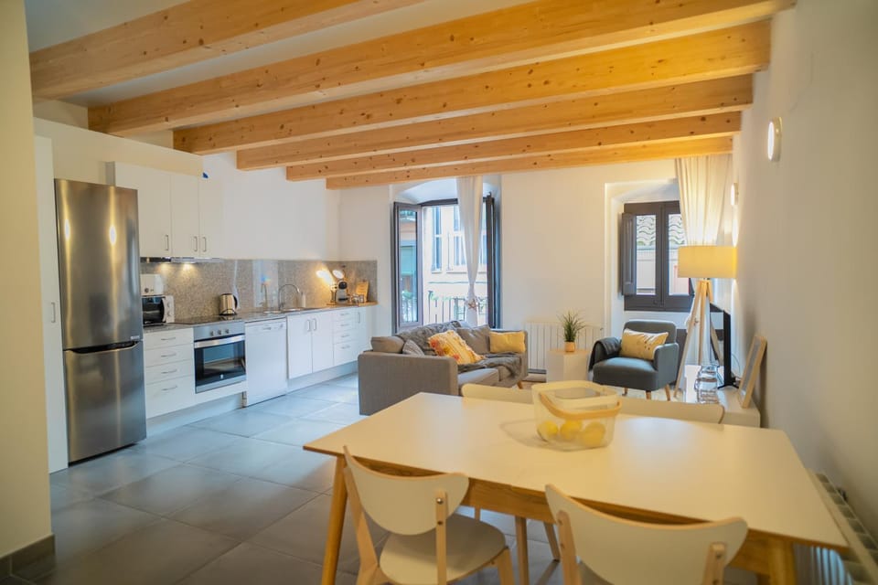 Dining area, dishwasher, oven, stove, kitchen