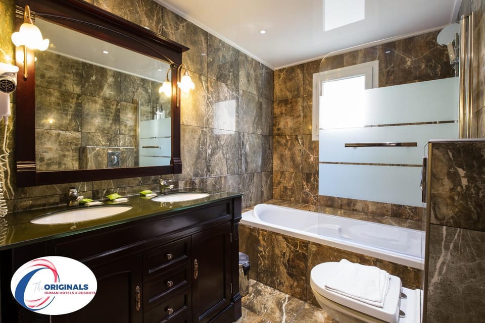 Shower, Toilet, Bathroom, Bath, towels