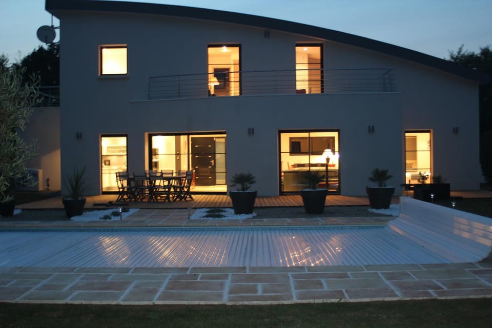 Property building, Patio, Facade/entrance, Swimming pool