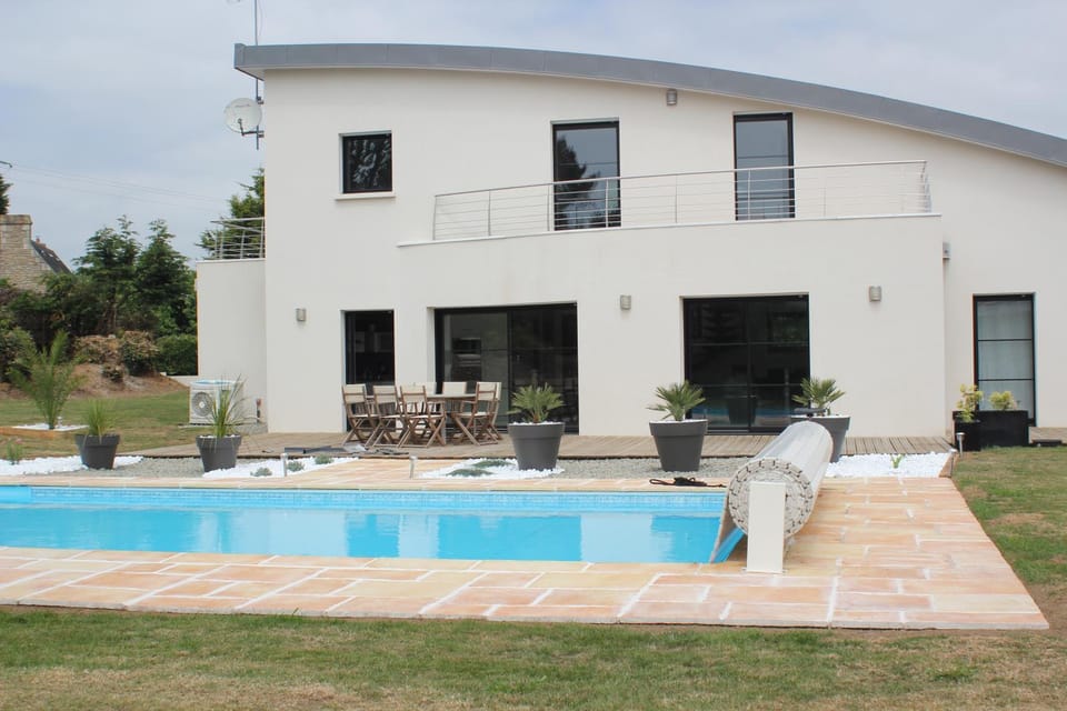 Property building, Patio, Swimming pool