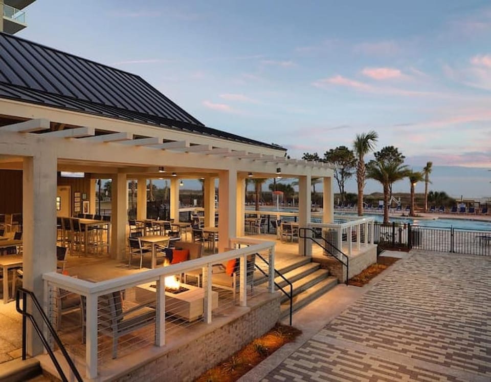 Restaurant/places to eat, Lounge or bar