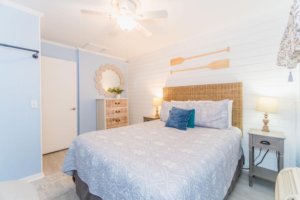 Bed, Bedroom, fireplace