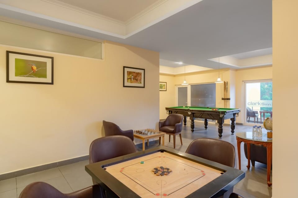 Game Room, Seating area