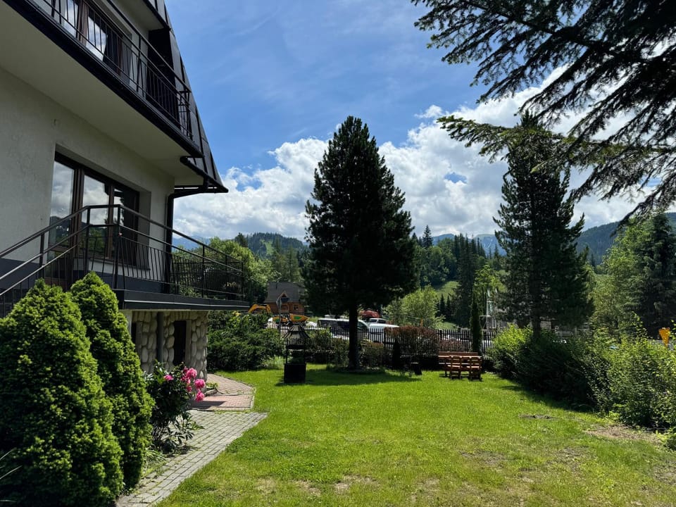 Property building, Day, Natural landscape, Garden view, Mountain view