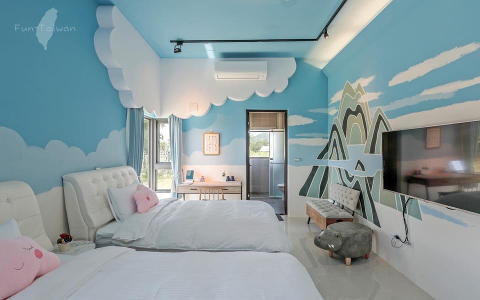 Bed, TV and multimedia, Photo of the whole room, air conditioner