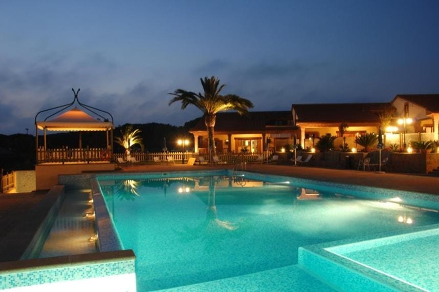 Swimming pool, Swimming pool