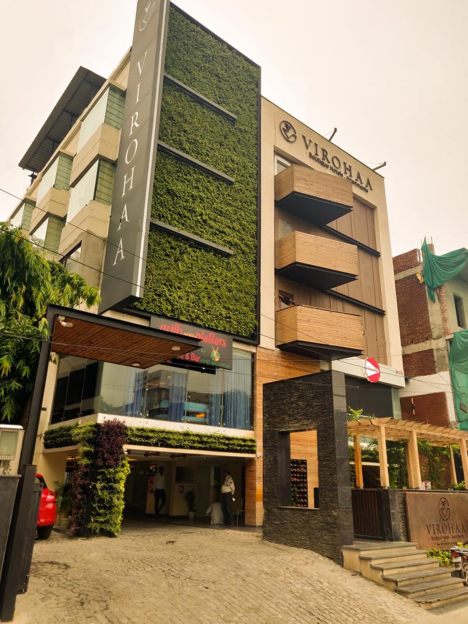 Facade/entrance