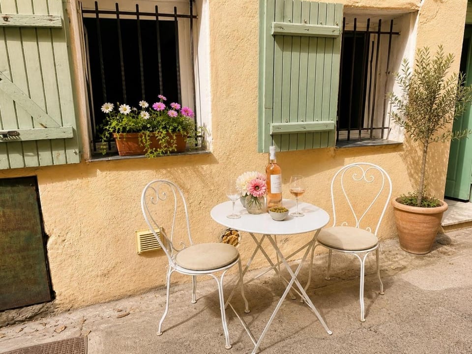Patio, Day, Balcony/Terrace, Balcony/Terrace