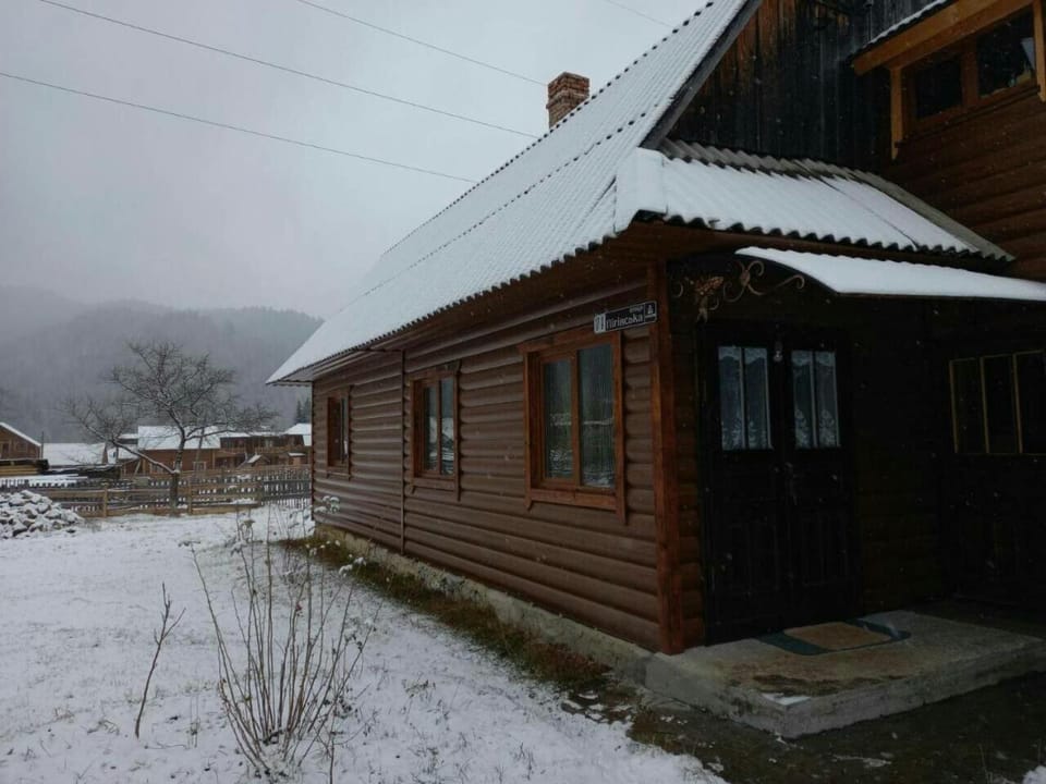 Property building, Facade/entrance, Winter