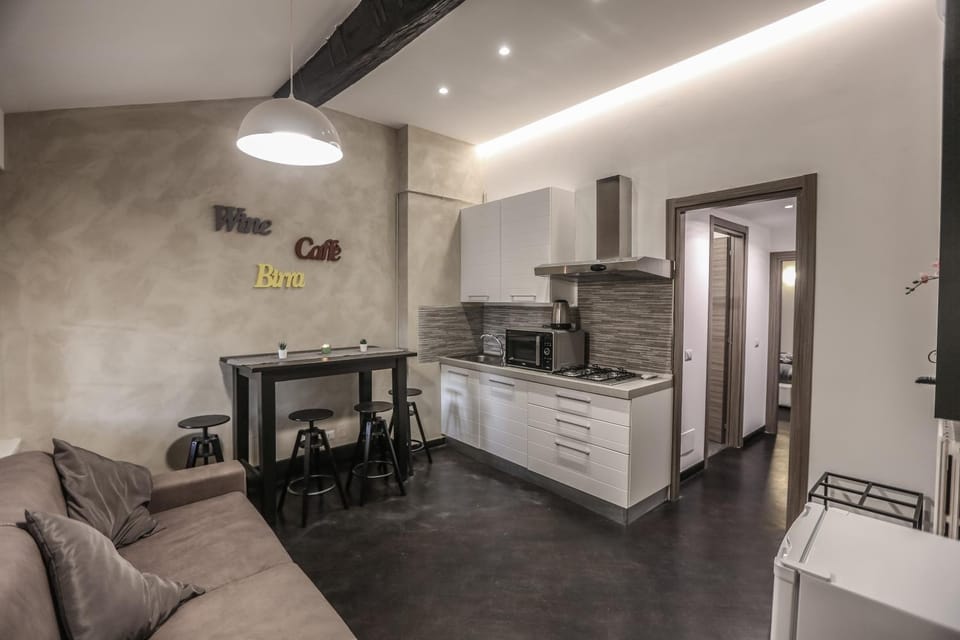 Kitchen or kitchenette, Living room, Seating area, Dining area
