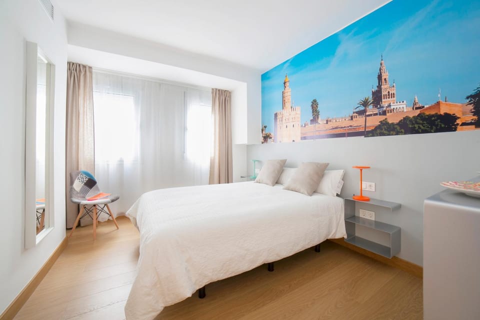 Photo of the whole room, Bedroom
