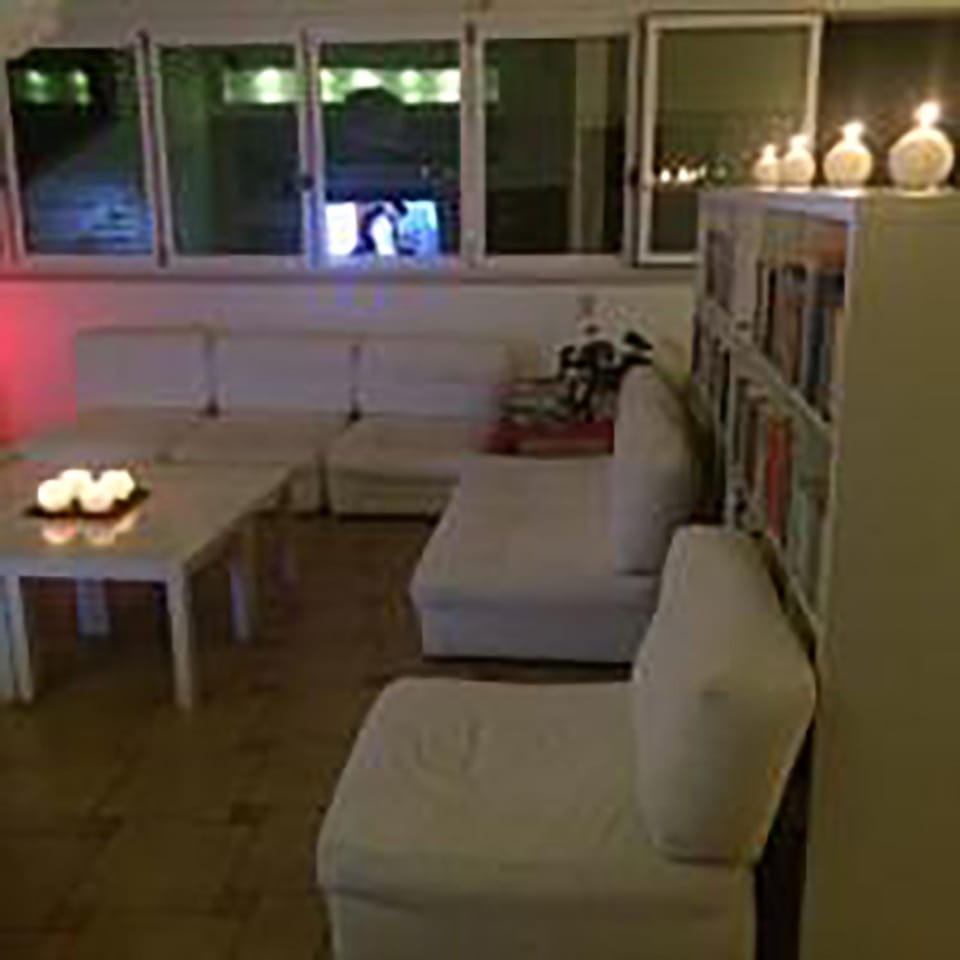Communal lounge/ TV room