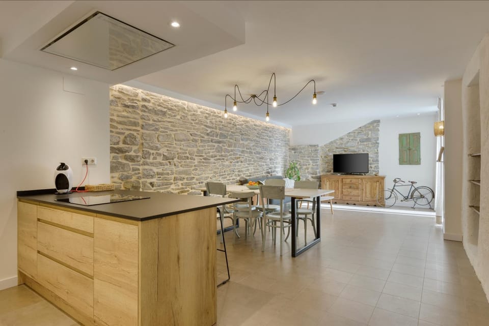 TV and multimedia, Kitchen or kitchenette, Living room, Seating area, Dining area, minibar