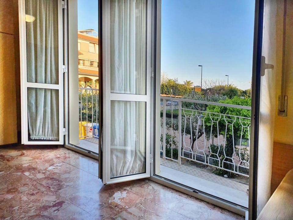 Balcony/Terrace, Garden view