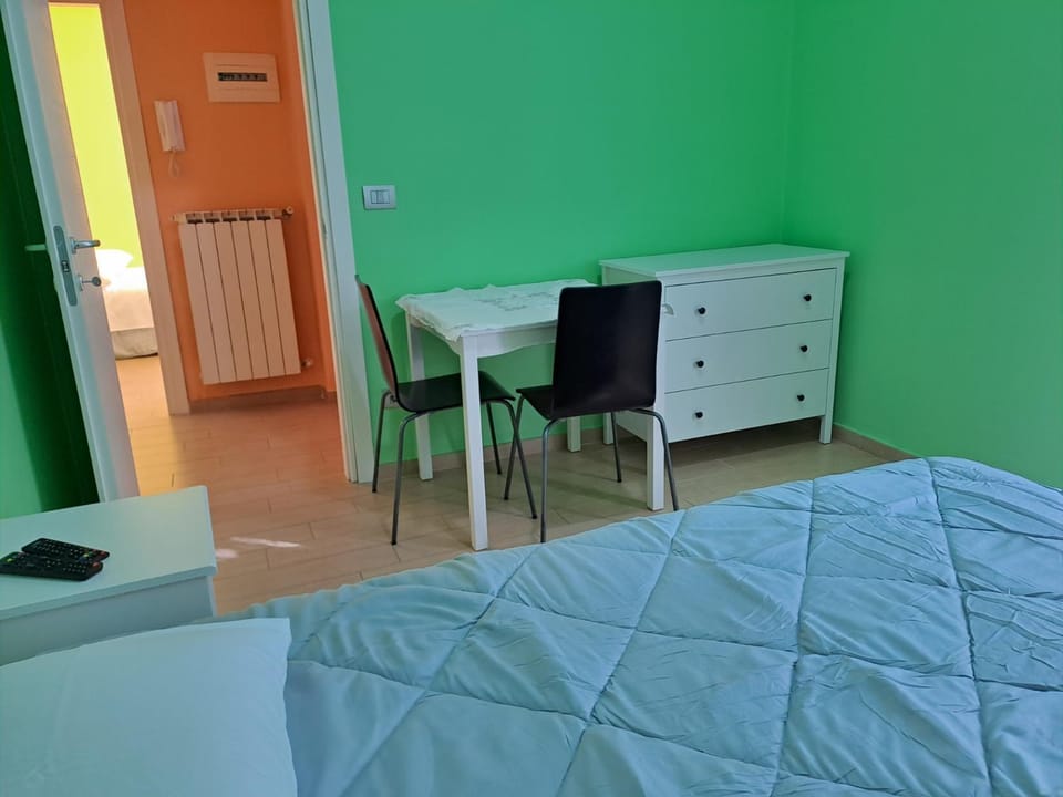 Bed, Seating area, Bedroom