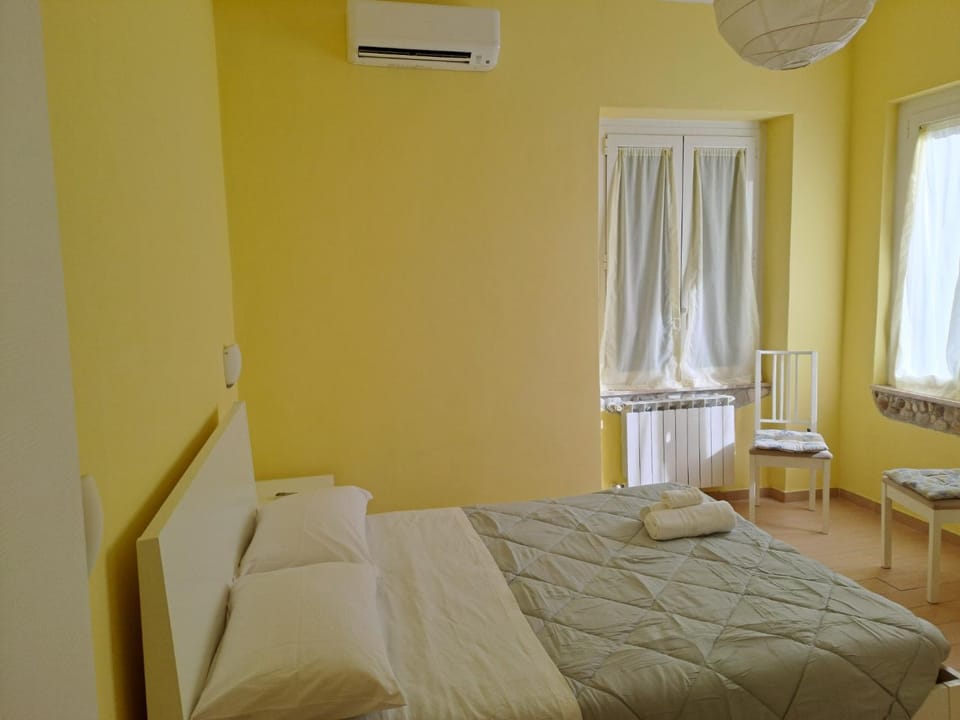 Bed, Bedroom, air conditioner