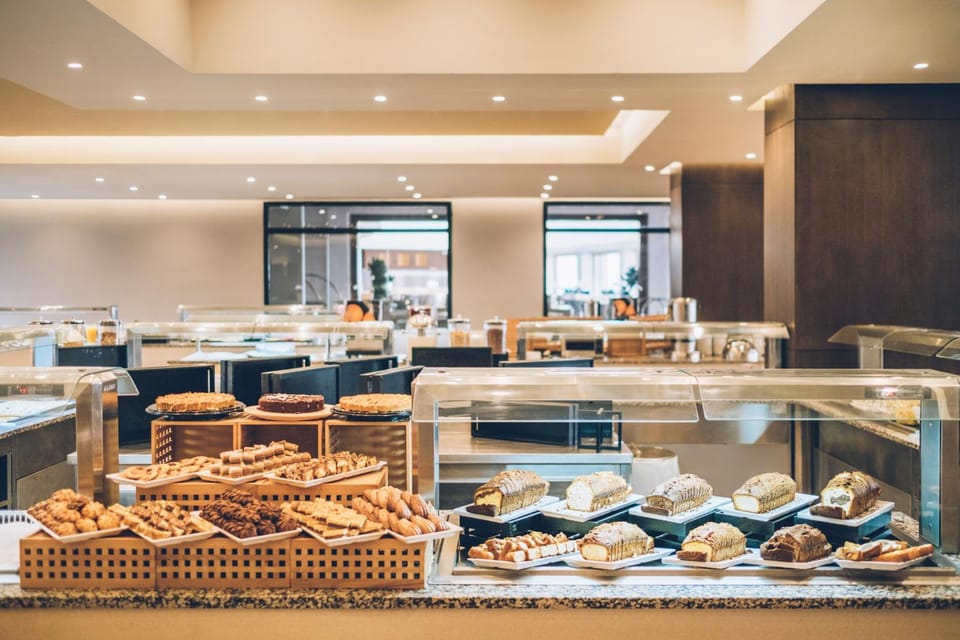 Restaurant/places to eat, Buffet breakfast