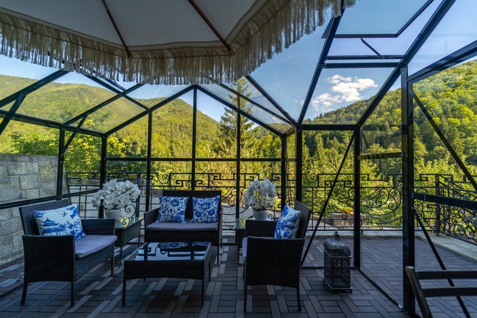 Balcony/Terrace, Mountain view