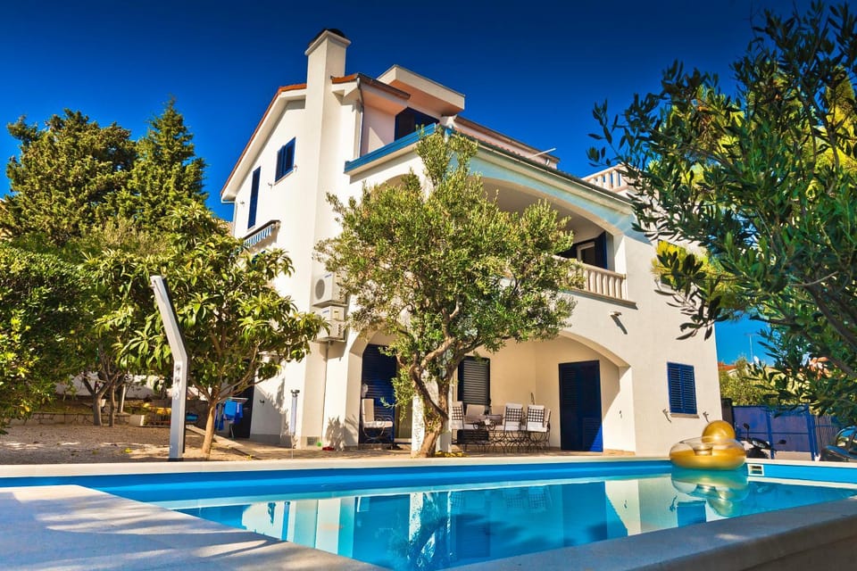 Facade/entrance, Swimming pool, Swimming pool