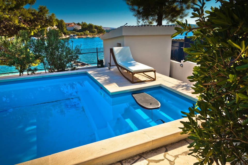 Swimming pool, Swimming pool