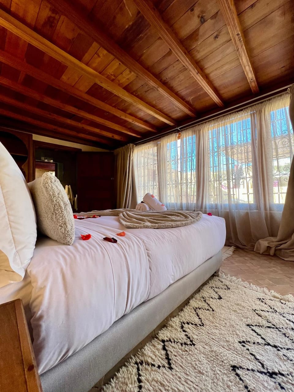 Bed, View (from property/room), Photo of the whole room, Bedroom, City view, City view